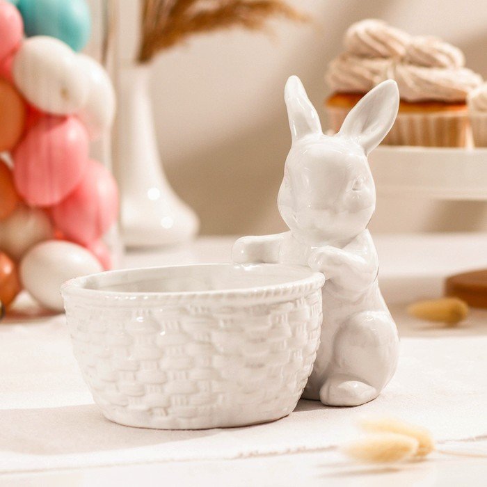 Посуда с зайцами белая