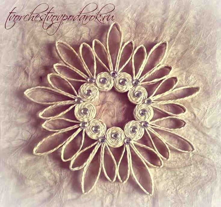 Снежинки из джута филигрань