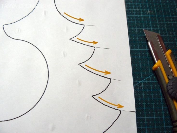 Трафарет елки из картона на подставке