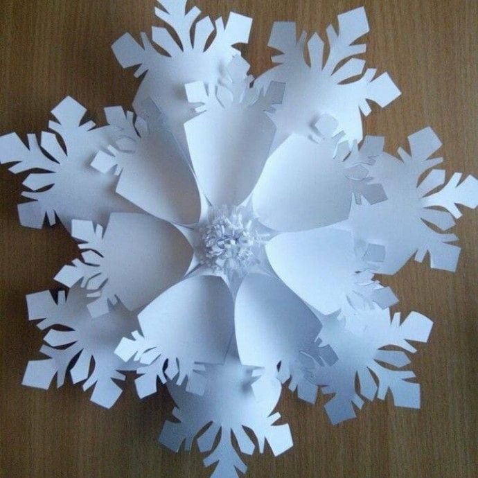 Объемные снежинки из бумаги