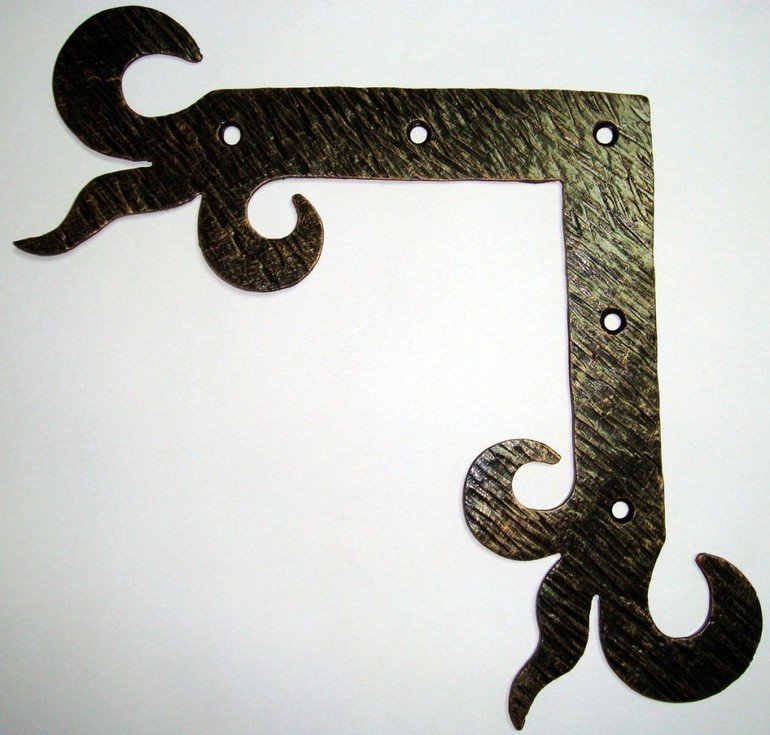 Кованые уголки на дверь