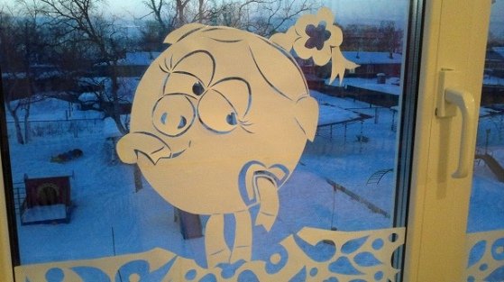 Украшение окон на новый год Смешарики