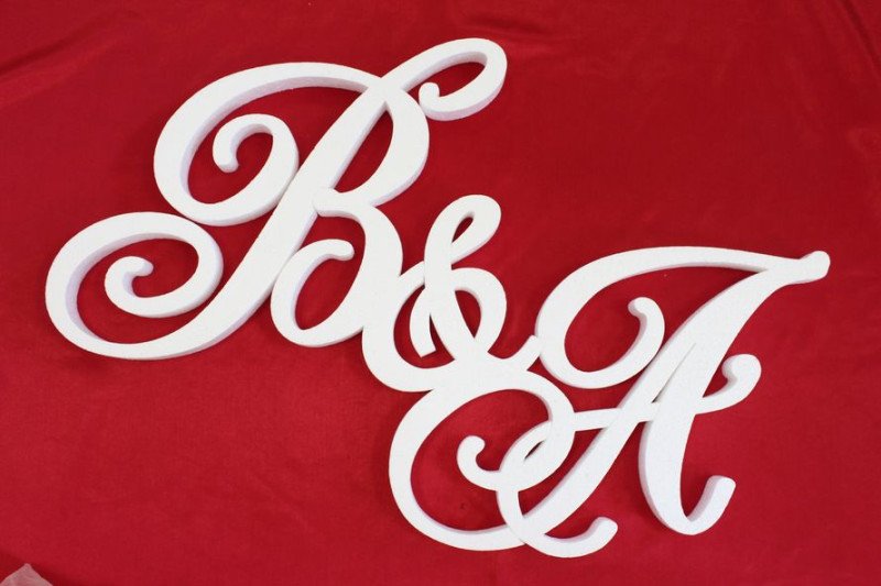 Инициалы из пенопласта на свадьбу