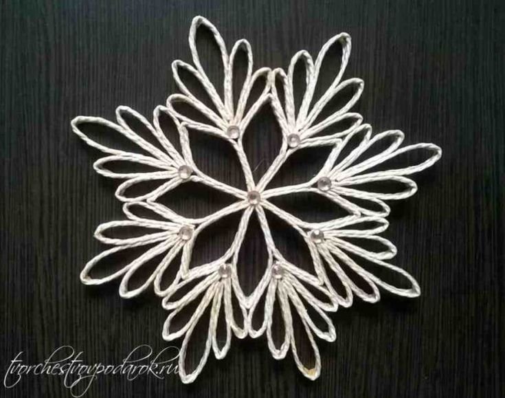 Джутовая филигрань снежинки