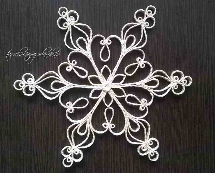 Снежинки джутовой филигранью