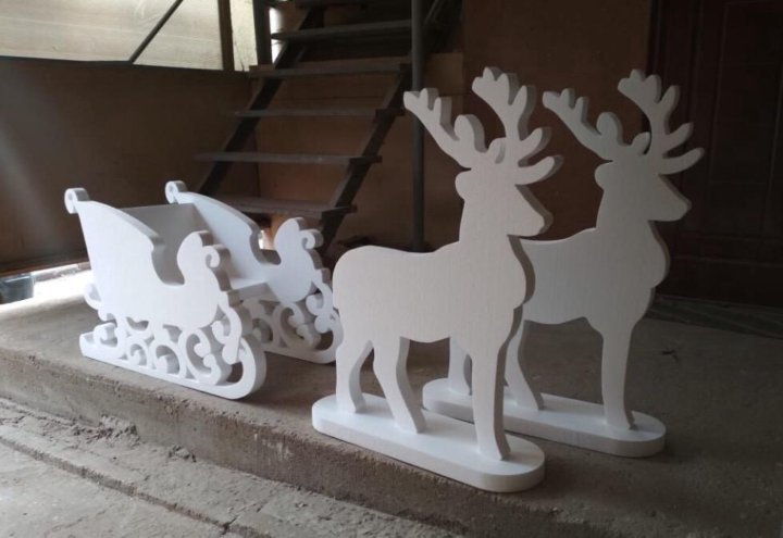 Новогодний олень из пенопласта