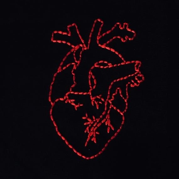 Вышивка сердечко на одежде