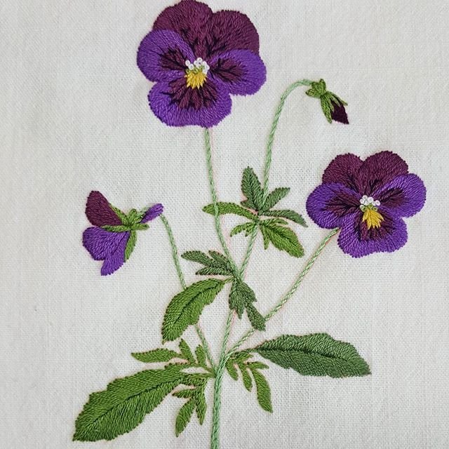 Вышивка гладью Анютины глазки для начинающих