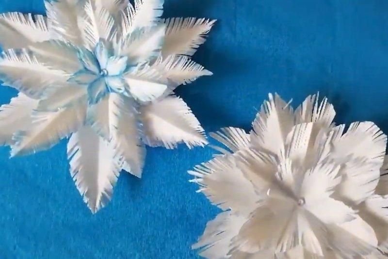 Обем5ые пушистые снежинки