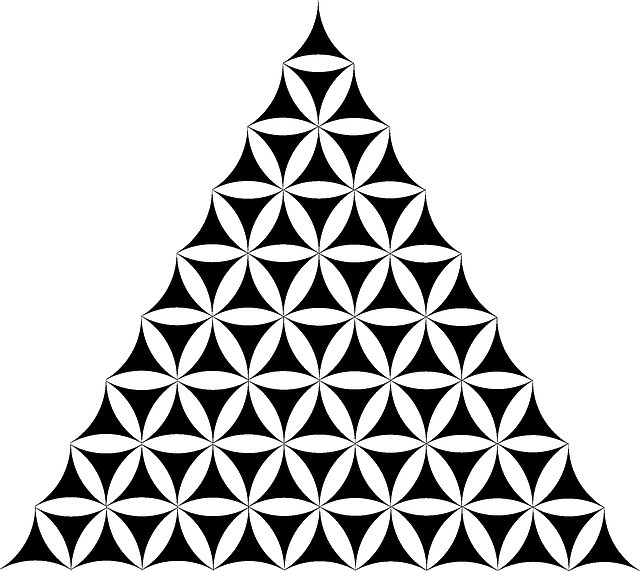 Орнамент из треугольников