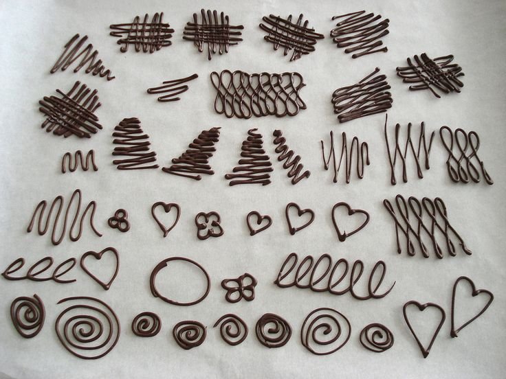 Рисование шоколадом на торте