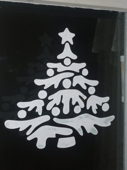 Зубной пастой на окнах