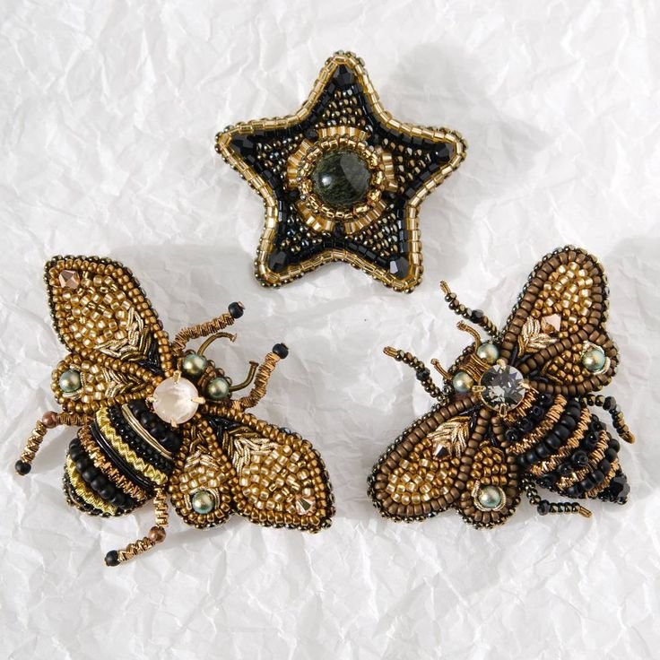 Брошь бисер пчела