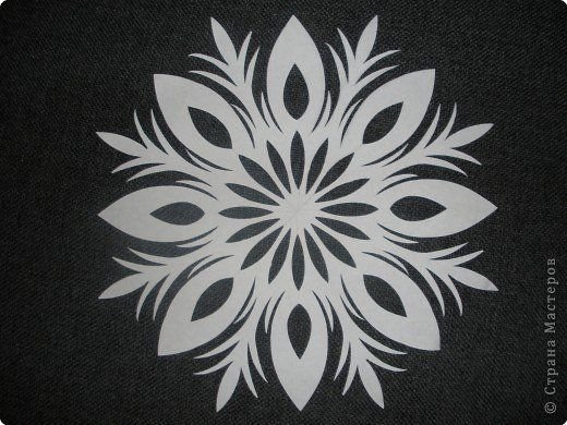 Снежинки из бумаги