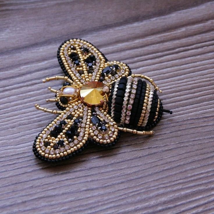 Пчелка Дольче Габбана брошь