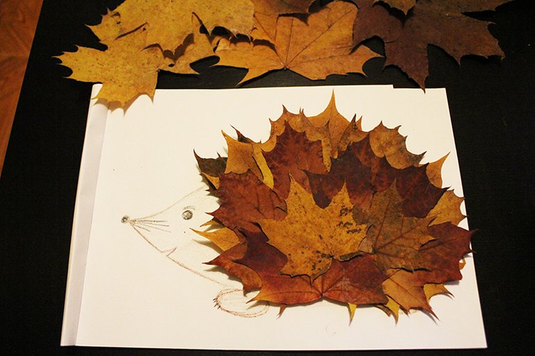 Подделка из клеовых листьев