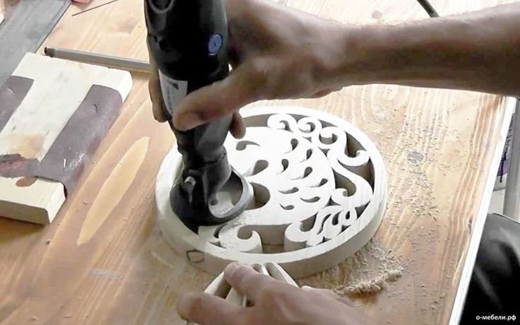 Вырезка фрезером по дереву