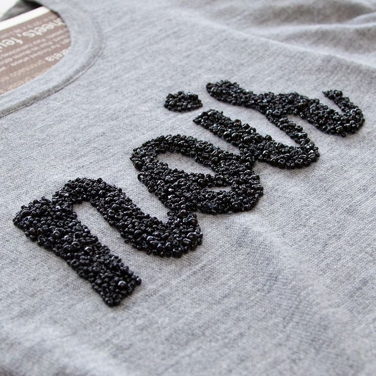 Вышивка на одежде надписи