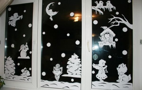 Сюжет из вытынанок на окна