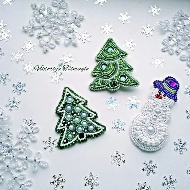 Новогодние броши из бисера