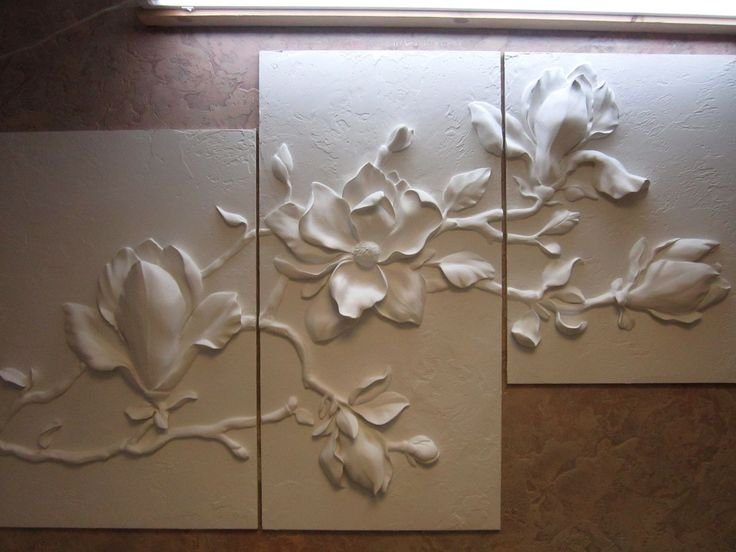 Барельеф на стене