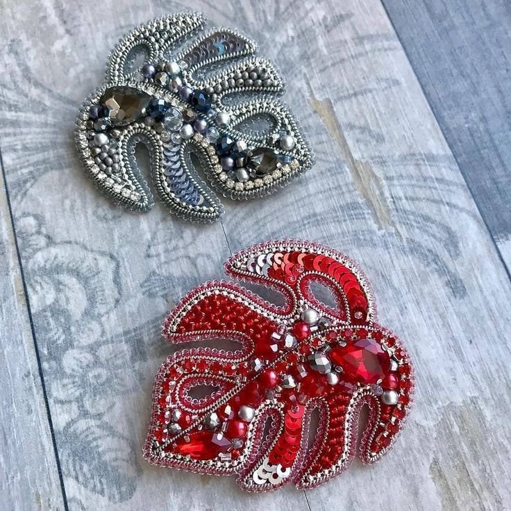 Брошь из бисера