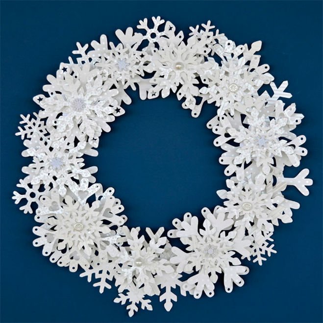 Новогодний венок из снежинок