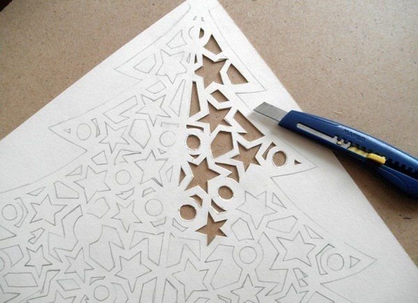 Резная елка из бумаги