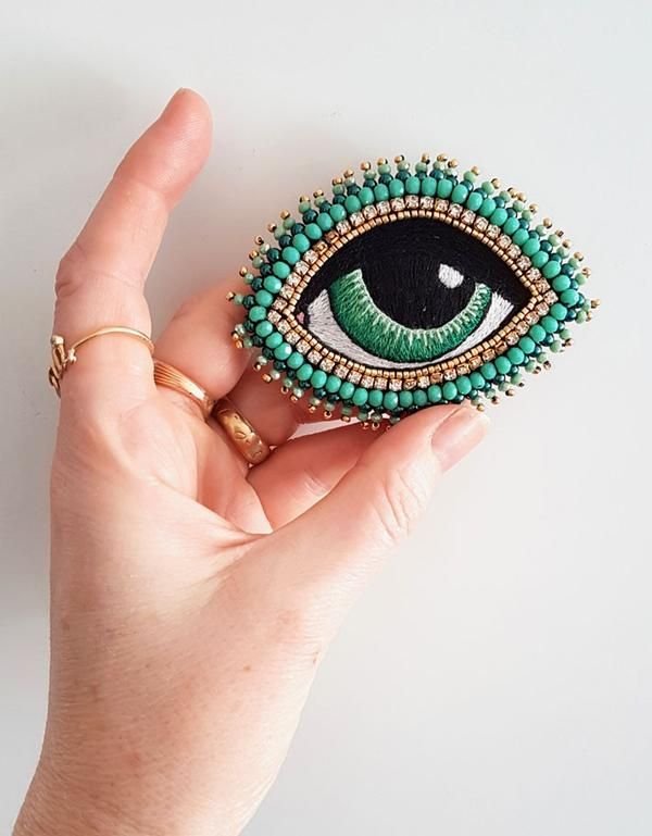 Брошь бисером глаз