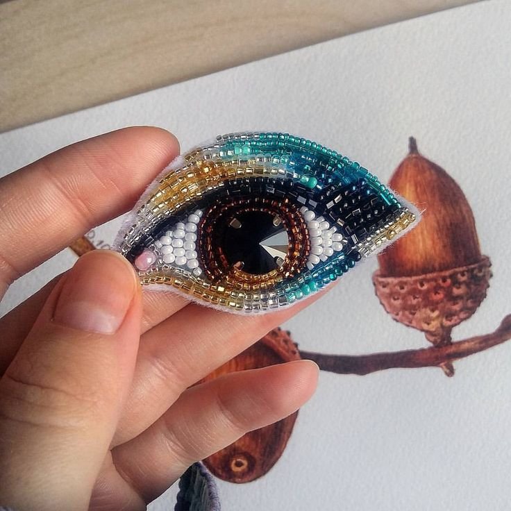 Брошки из бисера глаз