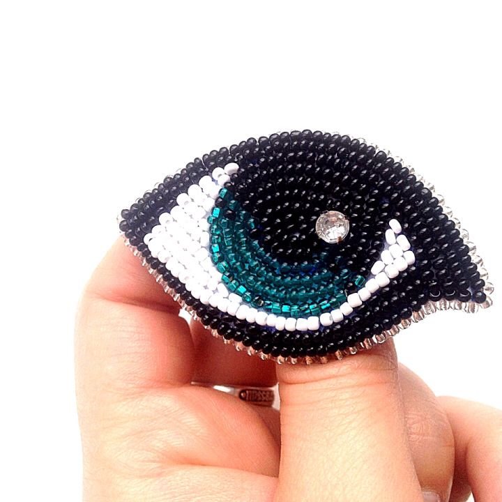 Брошь бисером глаз