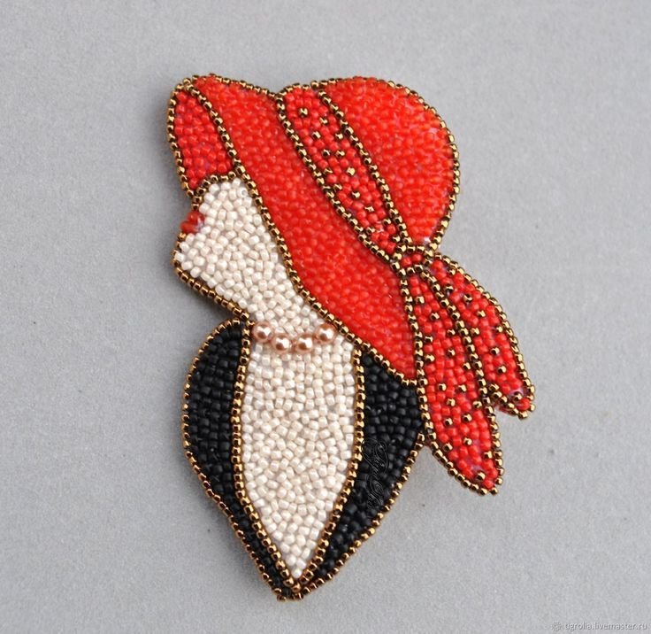 Брошь бисером на фетре
