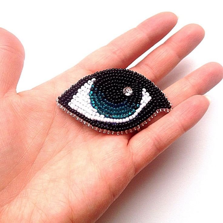 Брошь бисером глаз