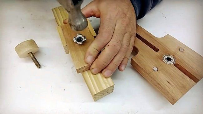 Кондуктор для сверления отверстий под шканты