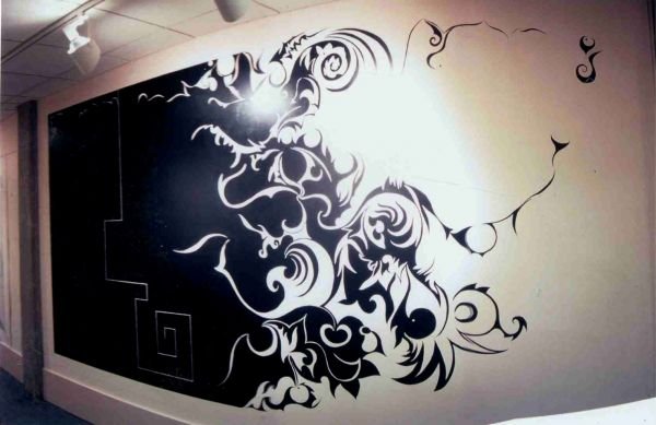 Узоры на стене в квартире