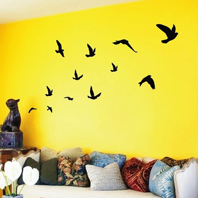 Птица на кирпичной стене