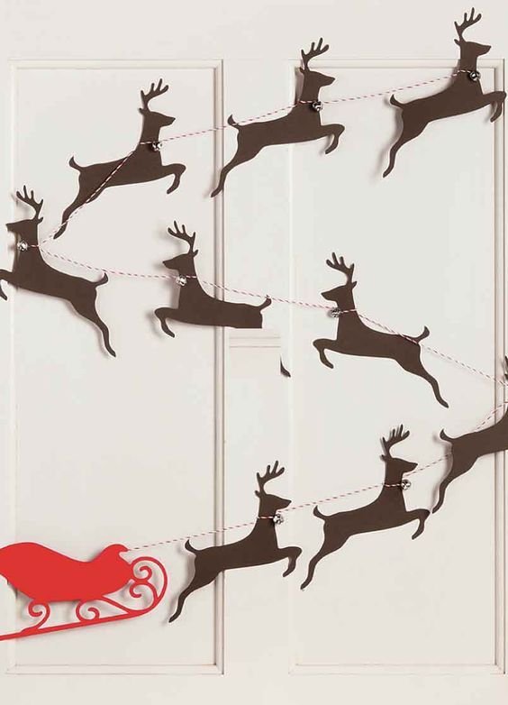 Олень из гирлянды