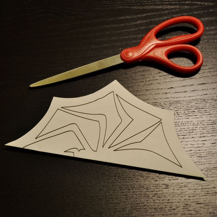 Вырезка из бумаги паук