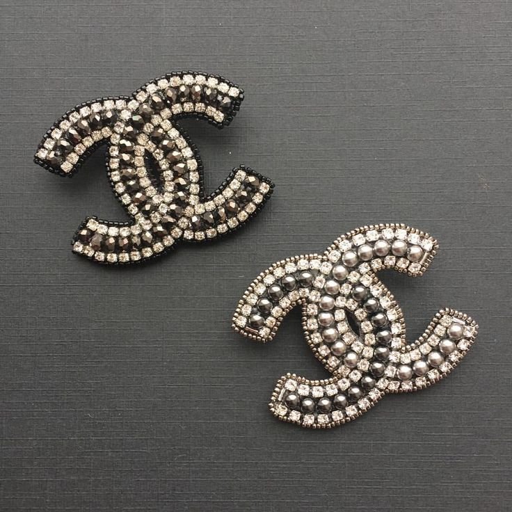 Брошка Шанель