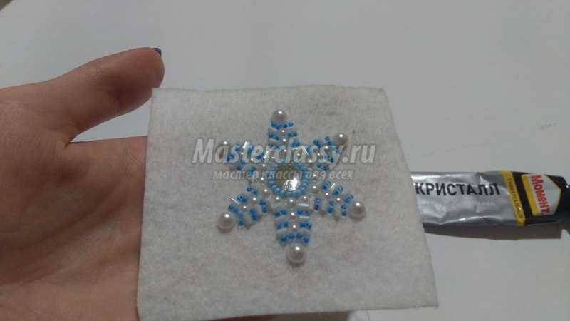 снежинка для броши из бисера
