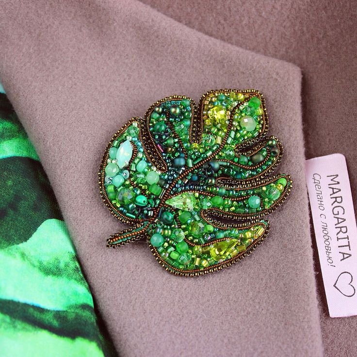 Брошь из бисера лист монстеры