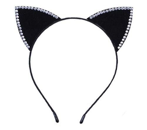 Ободок с ушками на голове