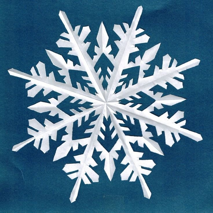 Снежинки из бумаги
