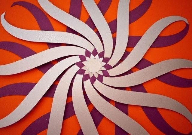 Плетеный шарик из бумаги