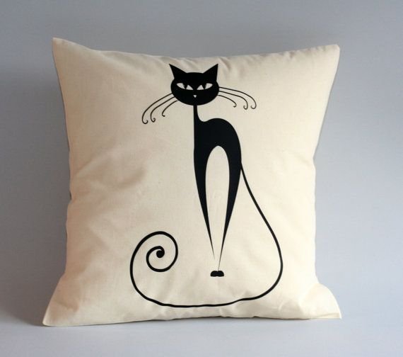 Аппликация кошки из ткани на подушку