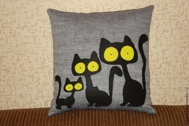 Декоративная подушка кошки
