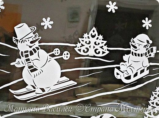 Композиция украшения окон из снеговика