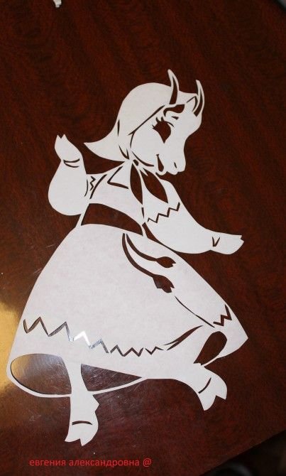 Персонаж из сказок на окно бумага