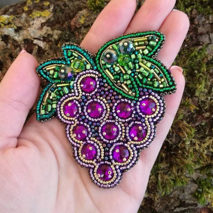 Вышитые броши из бисера