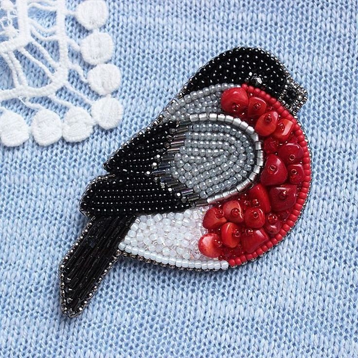 Вышивка из бисера брошь
